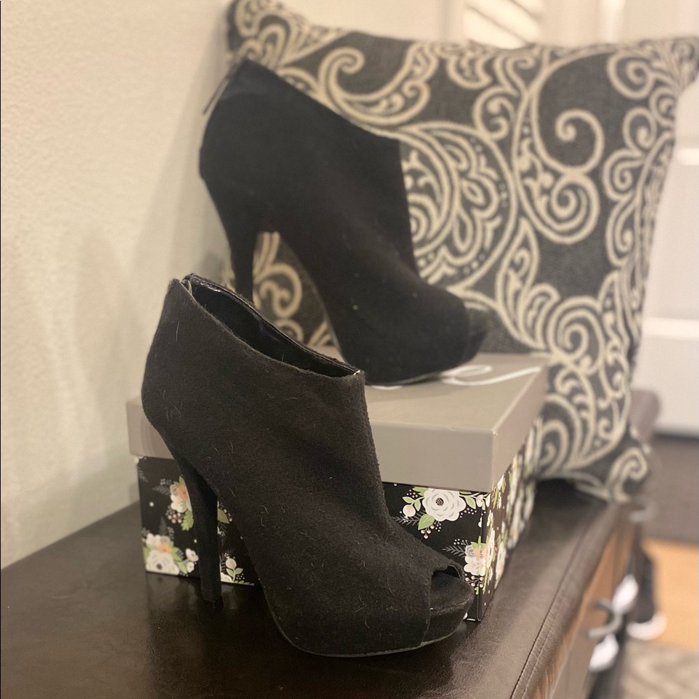 Breckelles Rina-14 Black Open-Toe Ankle Boots